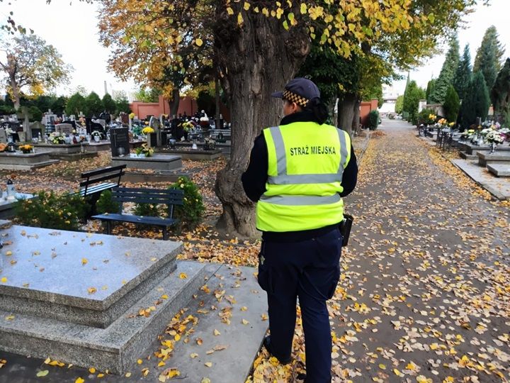 Świdnica: Wzmożony ruch przy cmentarzach