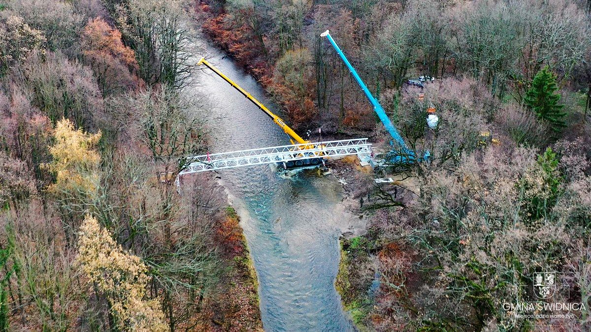 Wiśniowa: Kładka nad Bystrzycą
