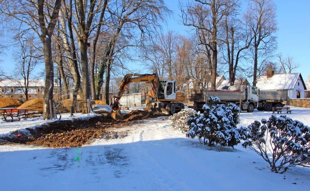 Roztoka: Odnawiają teren przy stawie