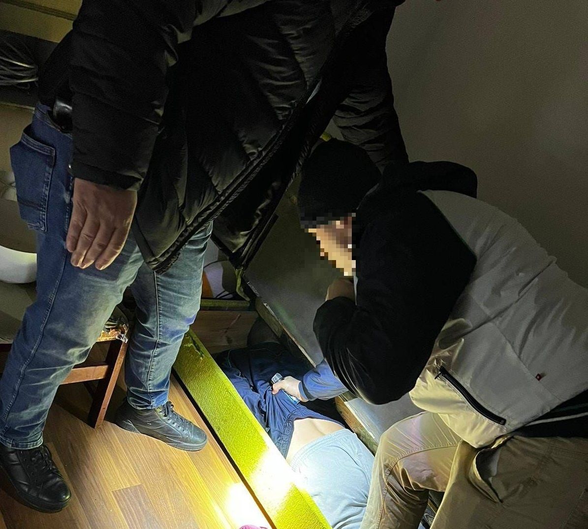 Strzegom: Ukrył się pod wersalką