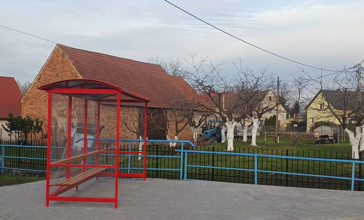 Gmina Świdnica: Nowe wiaty przystankowe