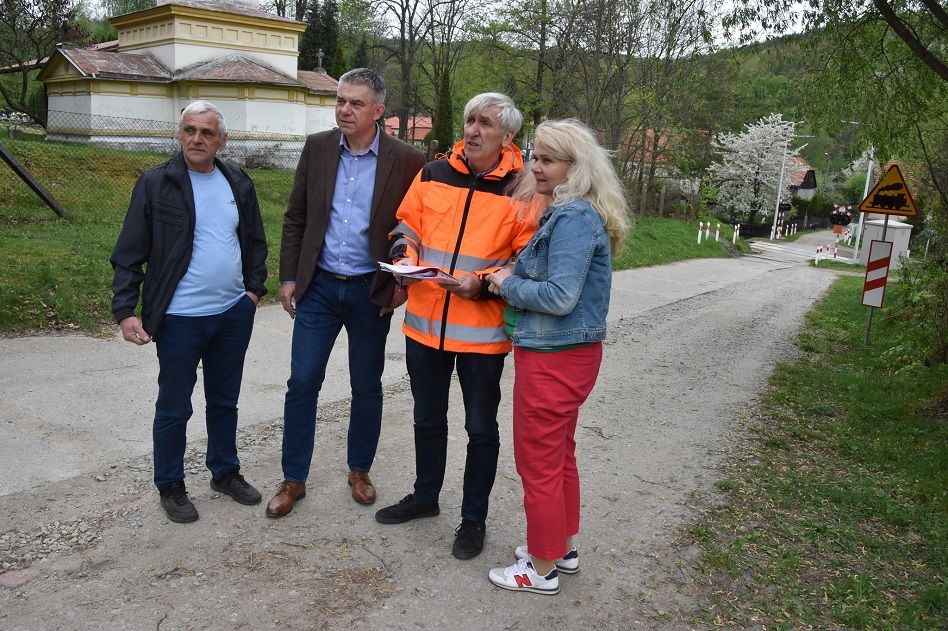 Bystrzyca Górna: Wyremontują drogę na cmentarz
