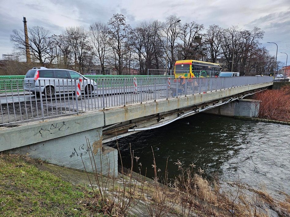 Świdnica: Pracują na moście
