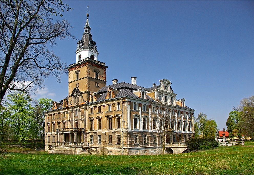 Roztoka: Zamek w Roztoce z gminną dotacją
