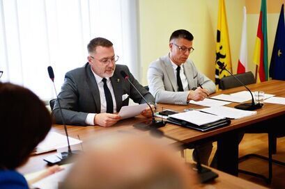 Żarów: Burmistrz z absolutorium