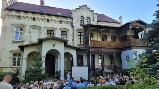 Świebodzice: Z historią w ogrodzie
