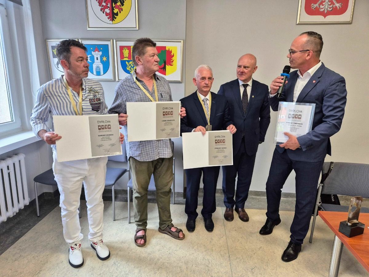 powiat świdnicki: Sukces powiatowych brydżystów