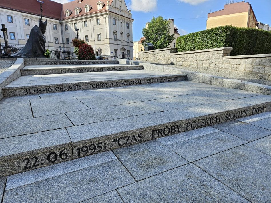 Świdnica: Doświetlają schody