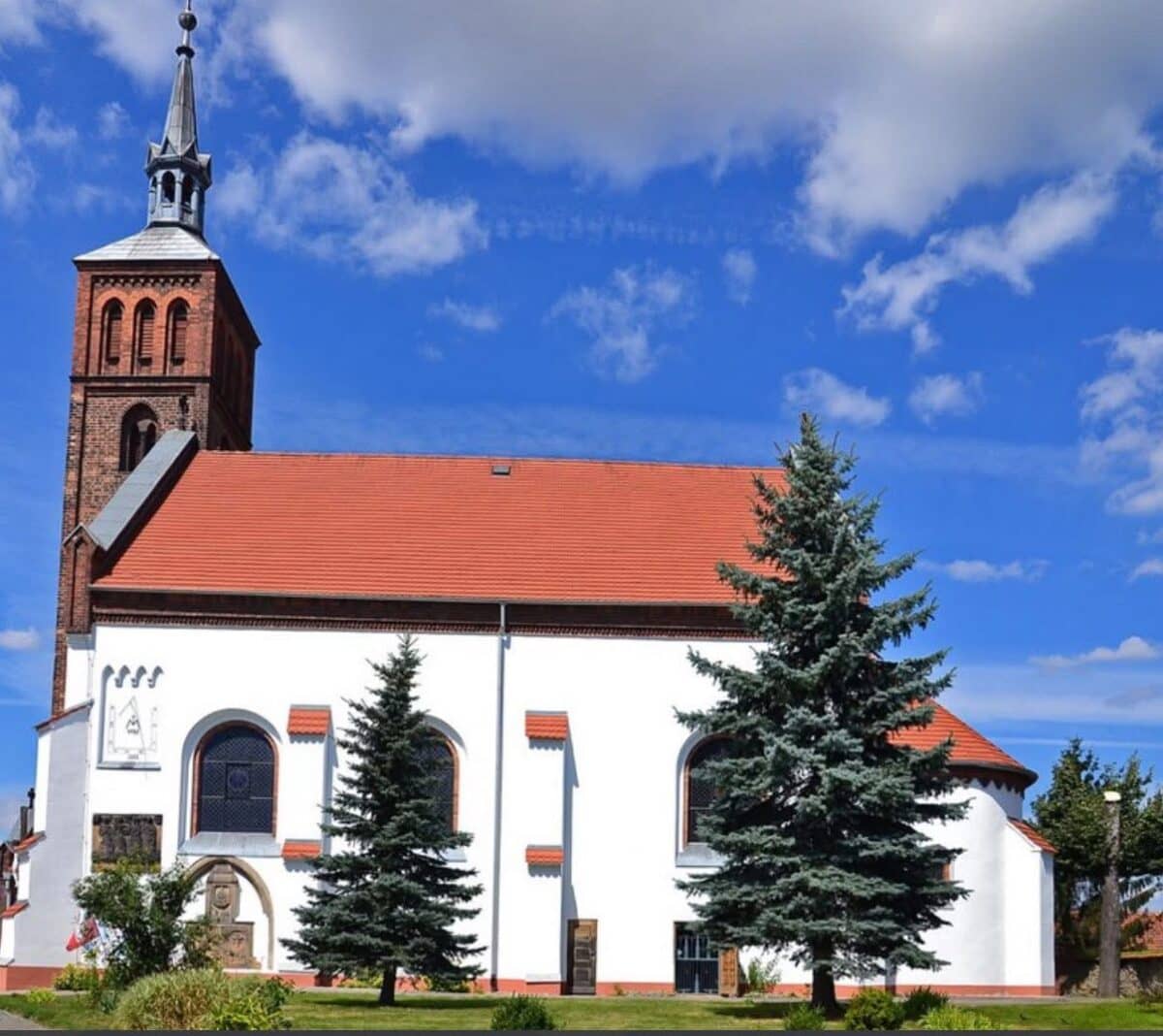 Śmiałowice: Dwie dotacje dla parafii