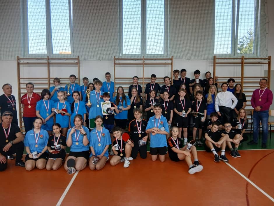 Stary Jaworów: Zagrali w ping–ponga