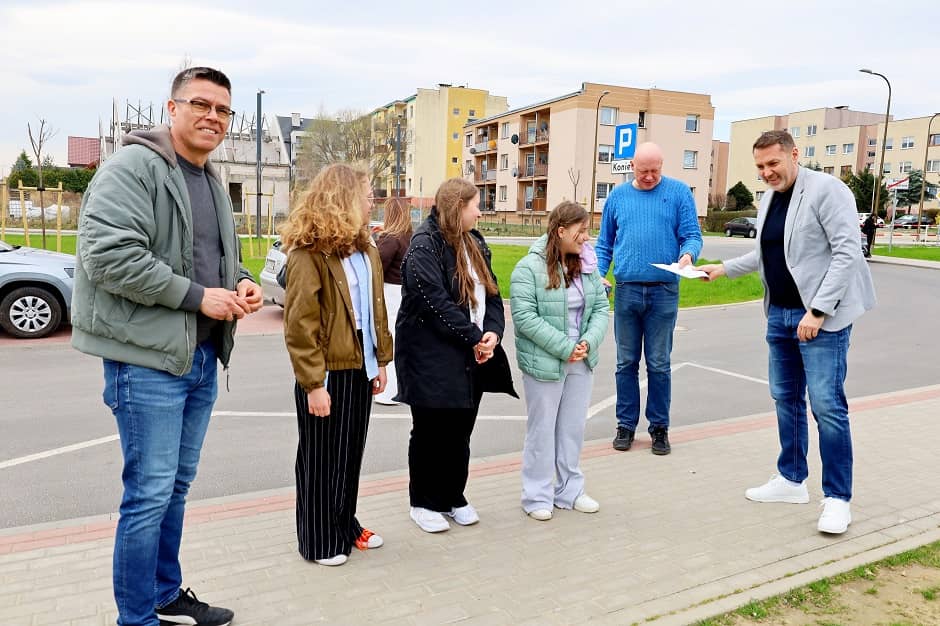 Żarów: Ławki zamontowane