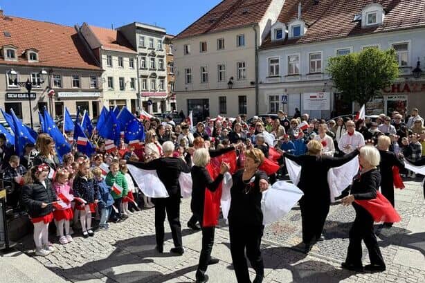 Świebodzice: Radosny Dzień Flagi